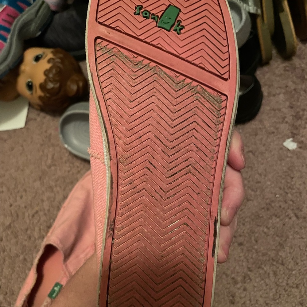 Size 5 sanuk! They have seen better days but the Velcro still works